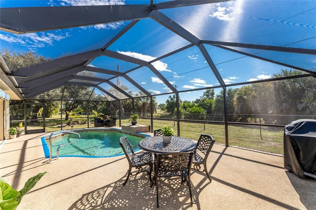 合同活跃: $319,000 (3 贝兹, 2 浴室, 1957 平方英尺)