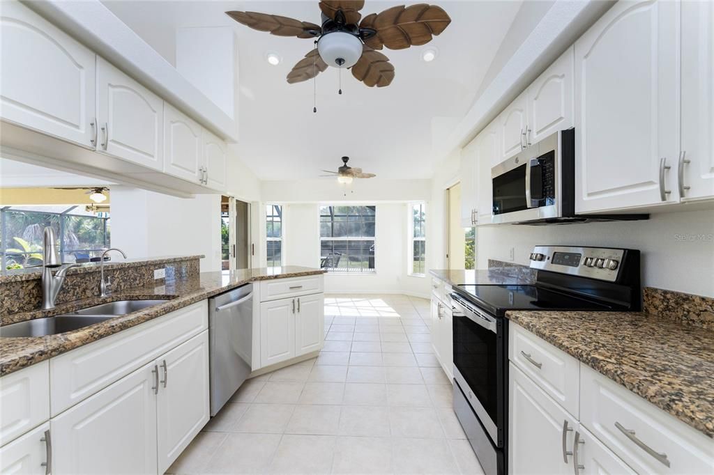 合同活跃: $319,000 (3 贝兹, 2 浴室, 1957 平方英尺)