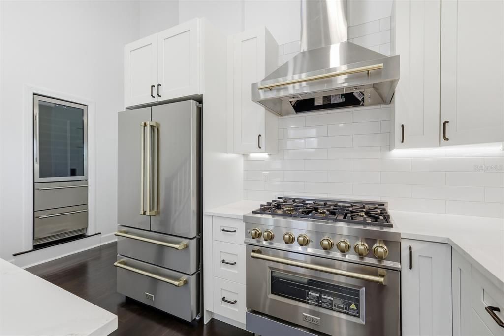 На продажу: $2,499,999 (4 спален, 2 ванн, 3271 Квадратных фут)