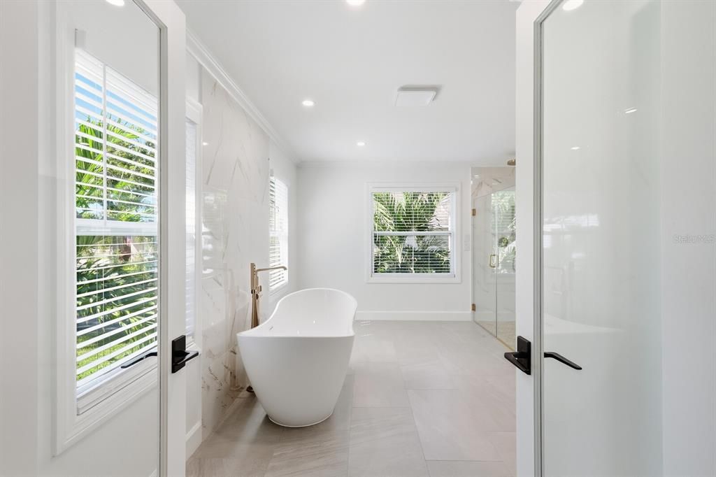 На продажу: $2,499,999 (4 спален, 2 ванн, 3271 Квадратных фут)