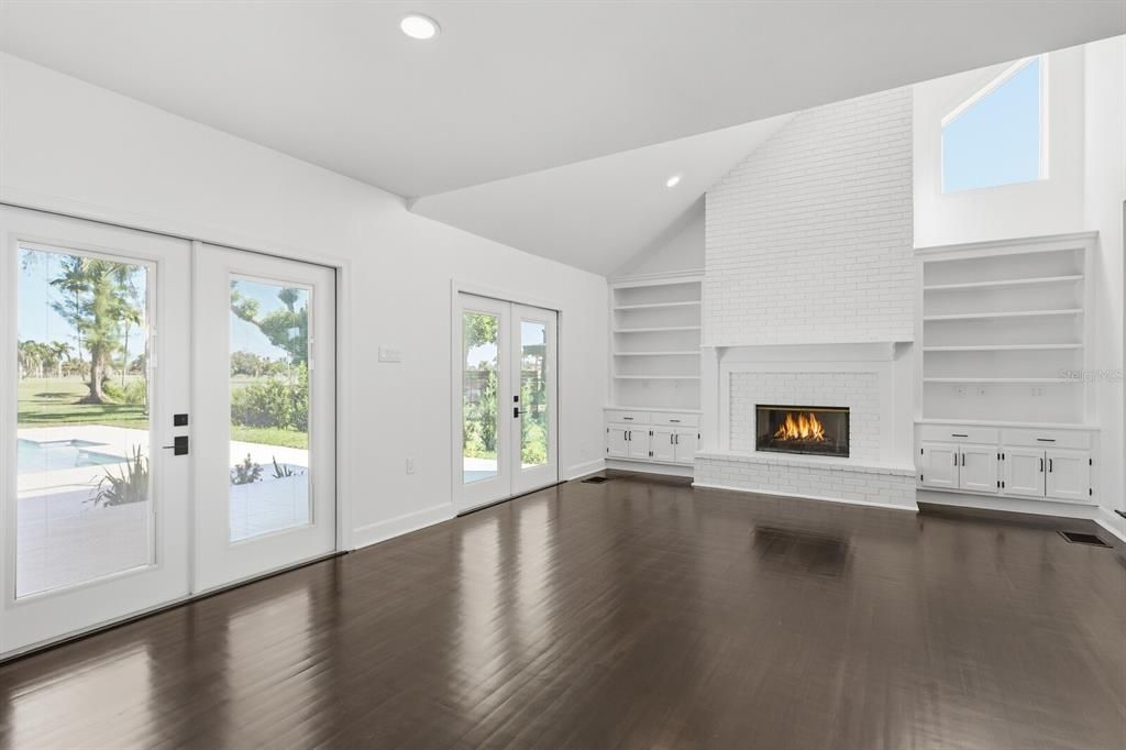 На продажу: $2,499,999 (4 спален, 2 ванн, 3271 Квадратных фут)