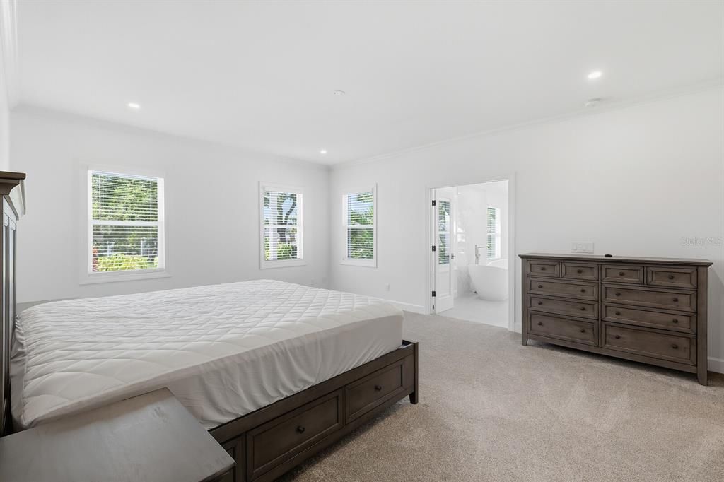 На продажу: $2,499,999 (4 спален, 2 ванн, 3271 Квадратных фут)