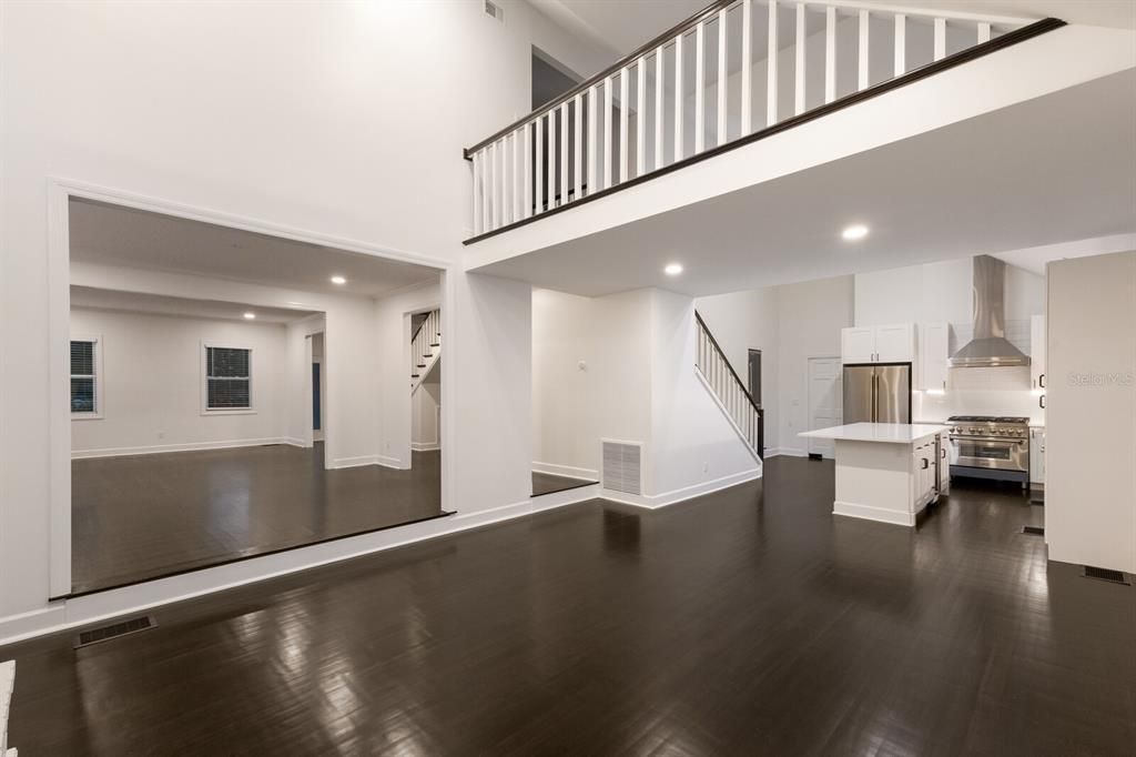 На продажу: $2,499,999 (4 спален, 2 ванн, 3271 Квадратных фут)