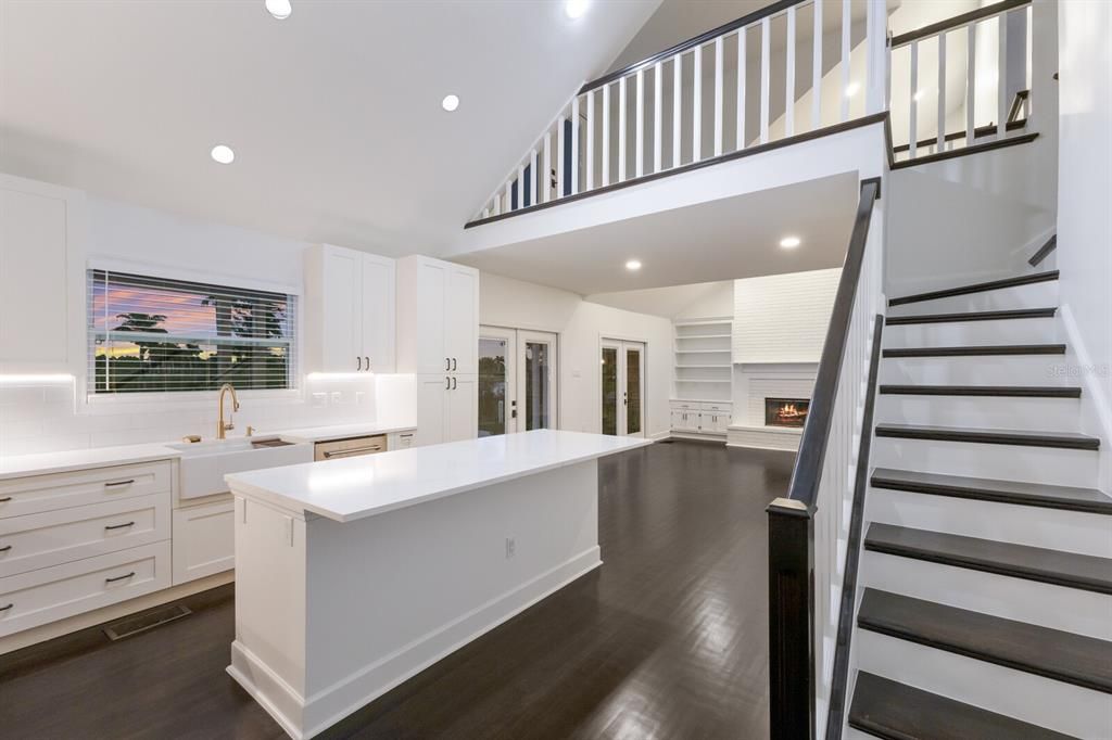 На продажу: $2,499,999 (4 спален, 2 ванн, 3271 Квадратных фут)