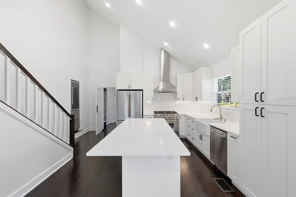 На продажу: $2,499,999 (4 спален, 2 ванн, 3271 Квадратных фут)