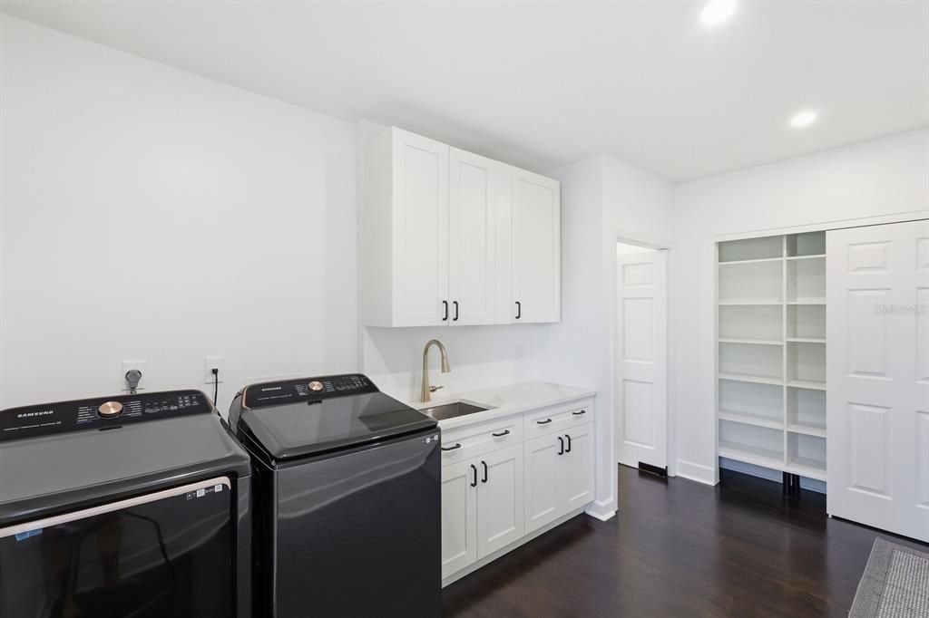 На продажу: $2,499,999 (4 спален, 2 ванн, 3271 Квадратных фут)