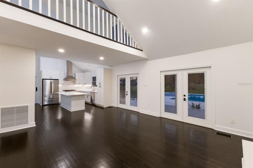 На продажу: $2,499,999 (4 спален, 2 ванн, 3271 Квадратных фут)