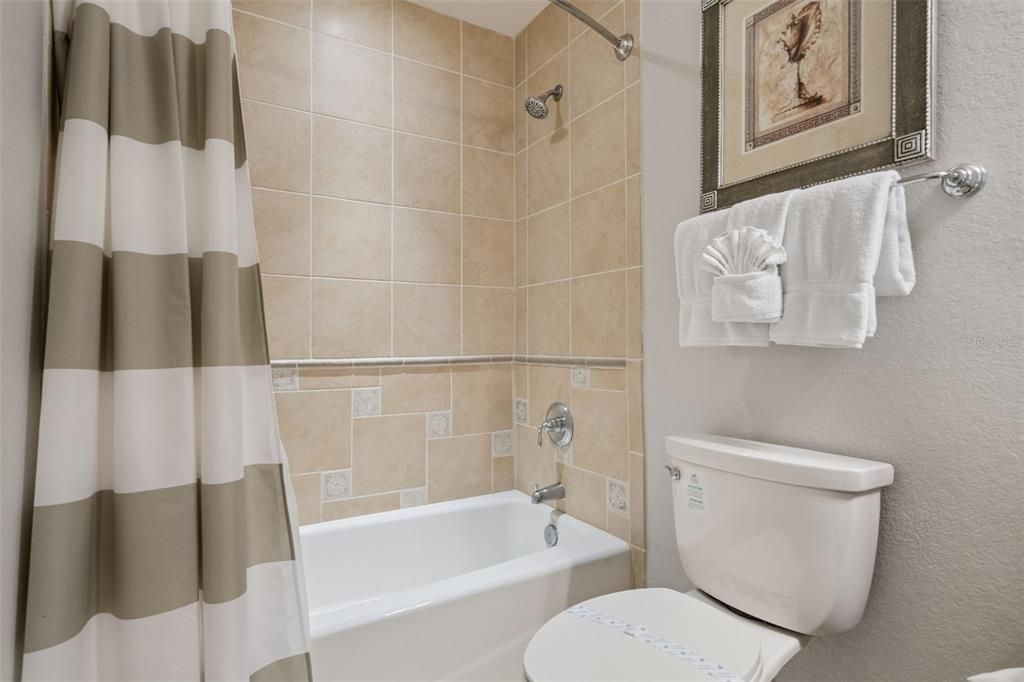 En Venta: $349,900 (3 camas, 3 baños, 1630 Pies cuadrados)