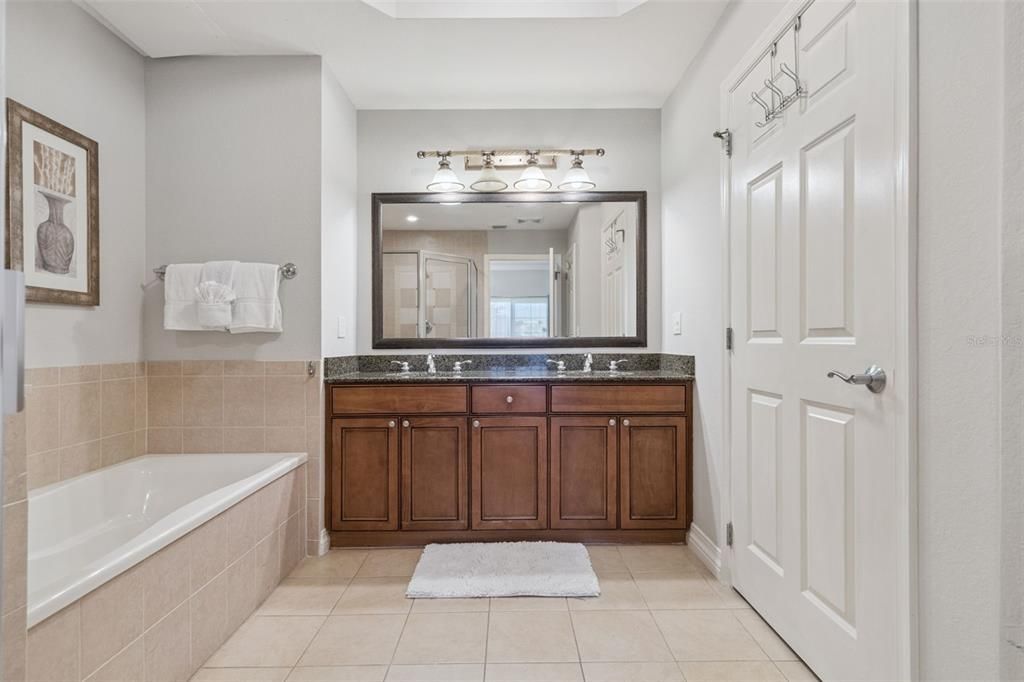 En Venta: $349,900 (3 camas, 3 baños, 1630 Pies cuadrados)