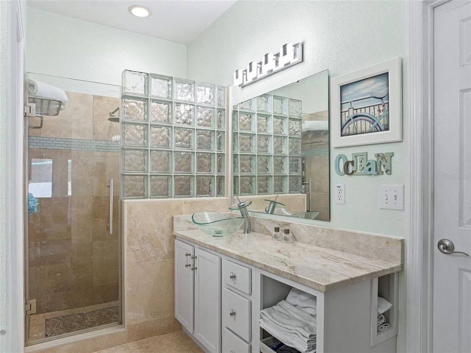 En Venta: $440,000 (3 camas, 2 baños, 2093 Pies cuadrados)