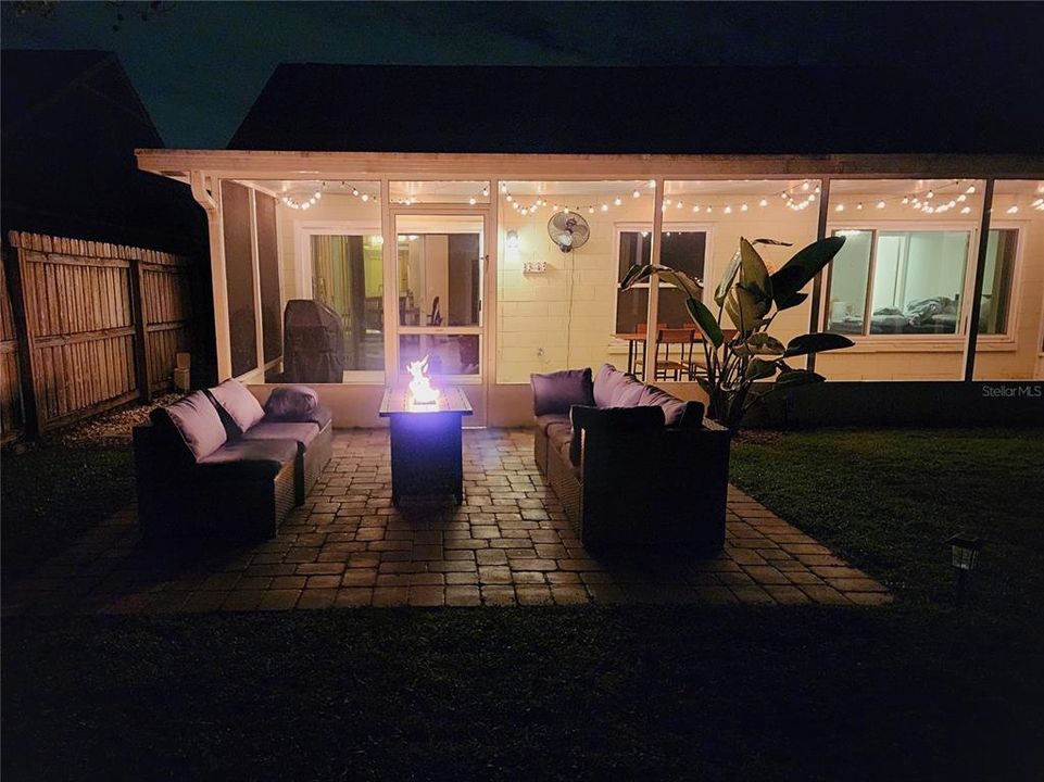 合同活跃: $375,000 (3 贝兹, 2 浴室, 1226 平方英尺)