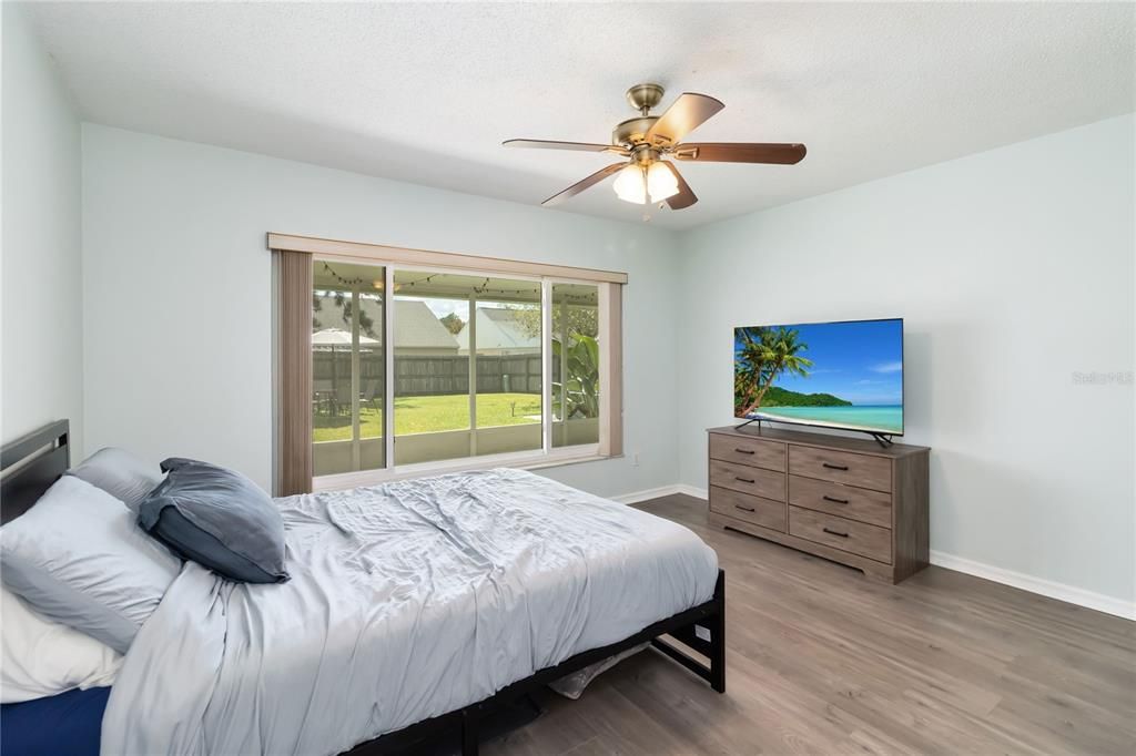 合同活跃: $375,000 (3 贝兹, 2 浴室, 1226 平方英尺)