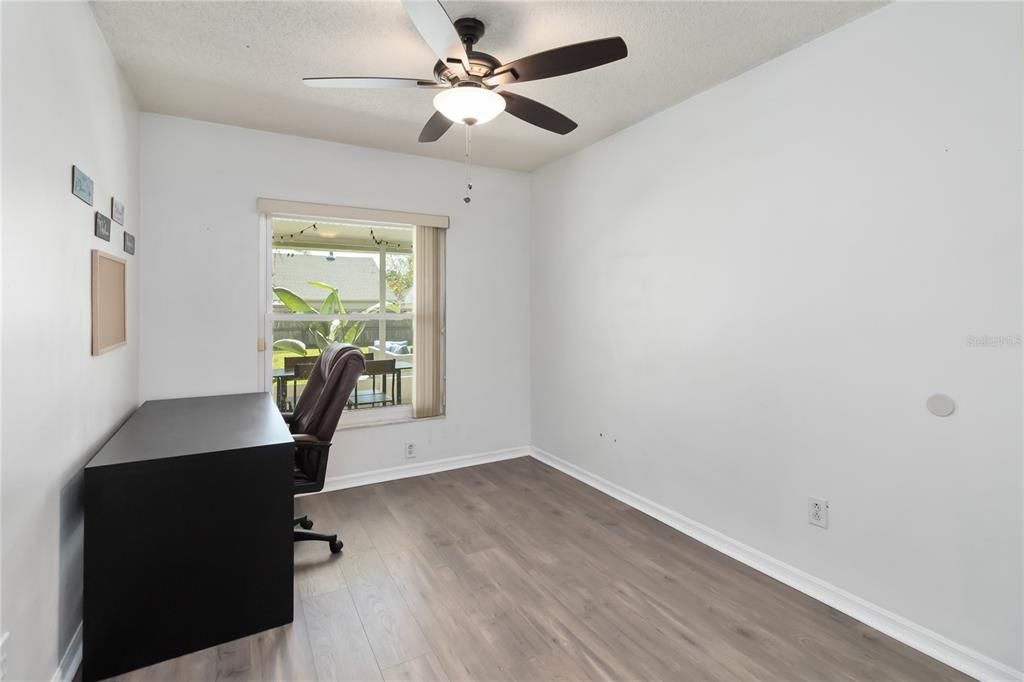 合同活跃: $375,000 (3 贝兹, 2 浴室, 1226 平方英尺)