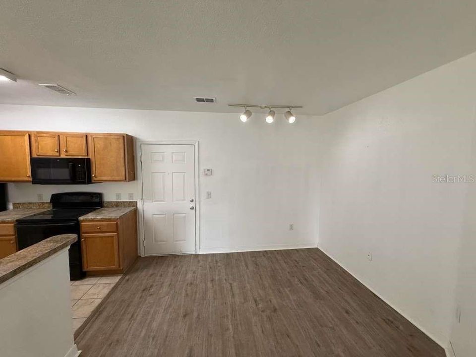 For Rent: $1,700 (2 beds, 2 baths, 1107 Square Feet)