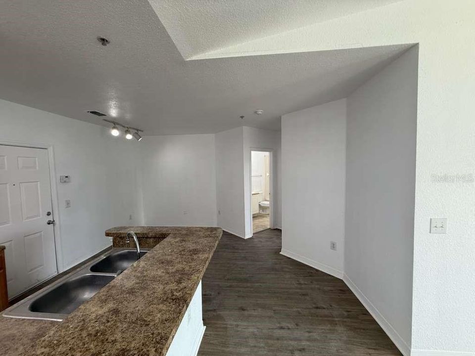 For Rent: $1,700 (2 beds, 2 baths, 1107 Square Feet)