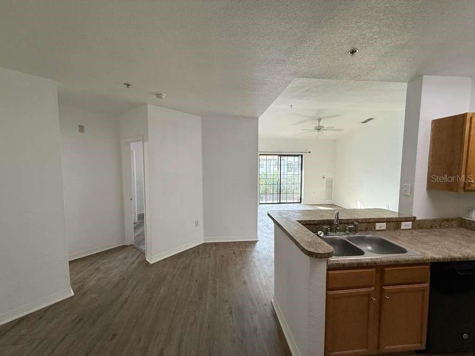 For Rent: $1,700 (2 beds, 2 baths, 1107 Square Feet)