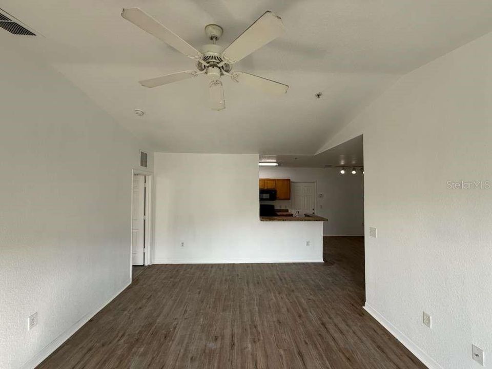 For Rent: $1,700 (2 beds, 2 baths, 1107 Square Feet)