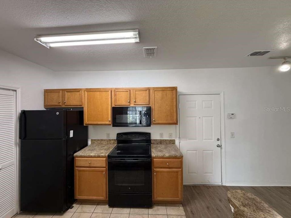 For Rent: $1,700 (2 beds, 2 baths, 1107 Square Feet)