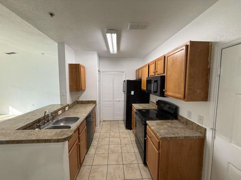 For Rent: $1,700 (2 beds, 2 baths, 1107 Square Feet)