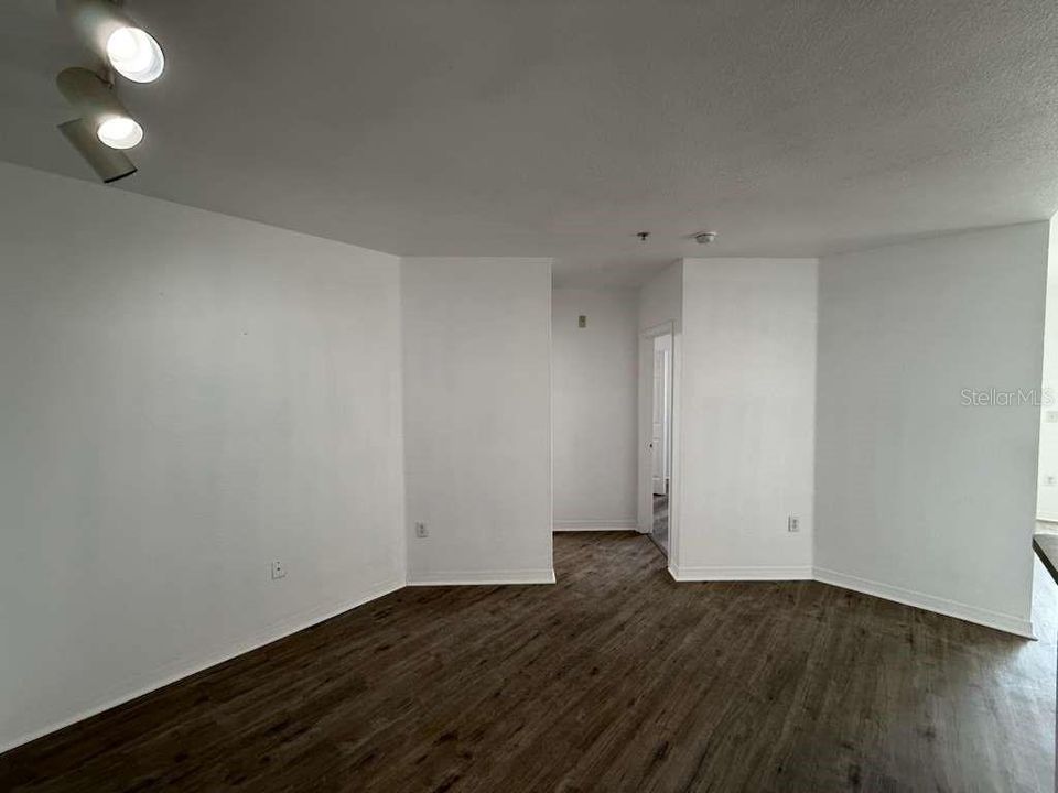 For Rent: $1,700 (2 beds, 2 baths, 1107 Square Feet)