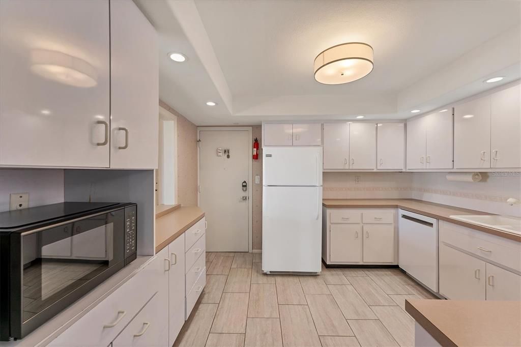 На продажу: $1,090,000 (2 спален, 2 ванн, 1275 Квадратных фут)