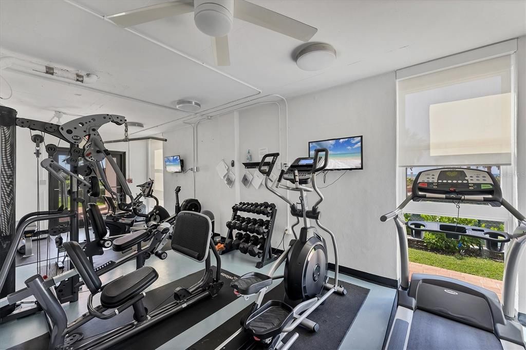 На продажу: $1,090,000 (2 спален, 2 ванн, 1275 Квадратных фут)