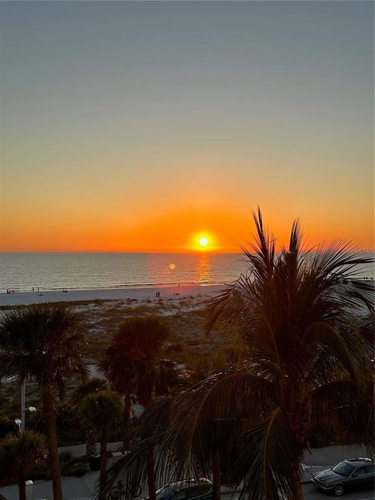 На продажу: $1,090,000 (2 спален, 2 ванн, 1275 Квадратных фут)