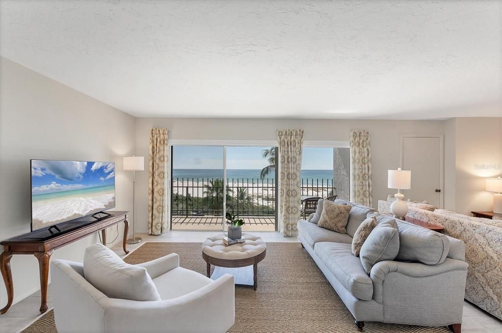 На продажу: $1,090,000 (2 спален, 2 ванн, 1275 Квадратных фут)