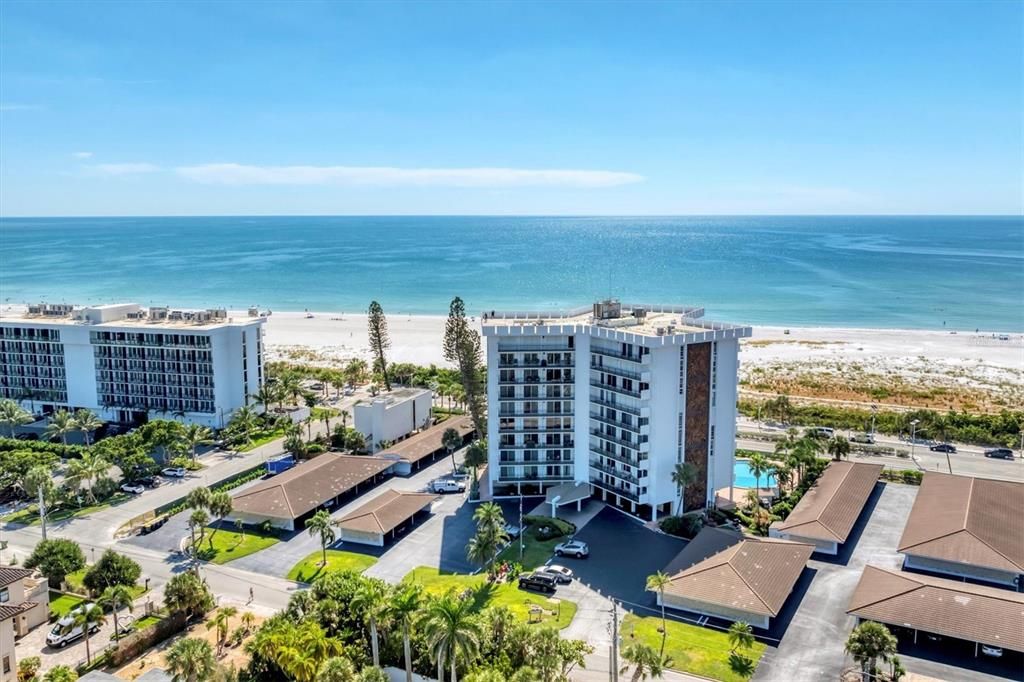 На продажу: $1,090,000 (2 спален, 2 ванн, 1275 Квадратных фут)