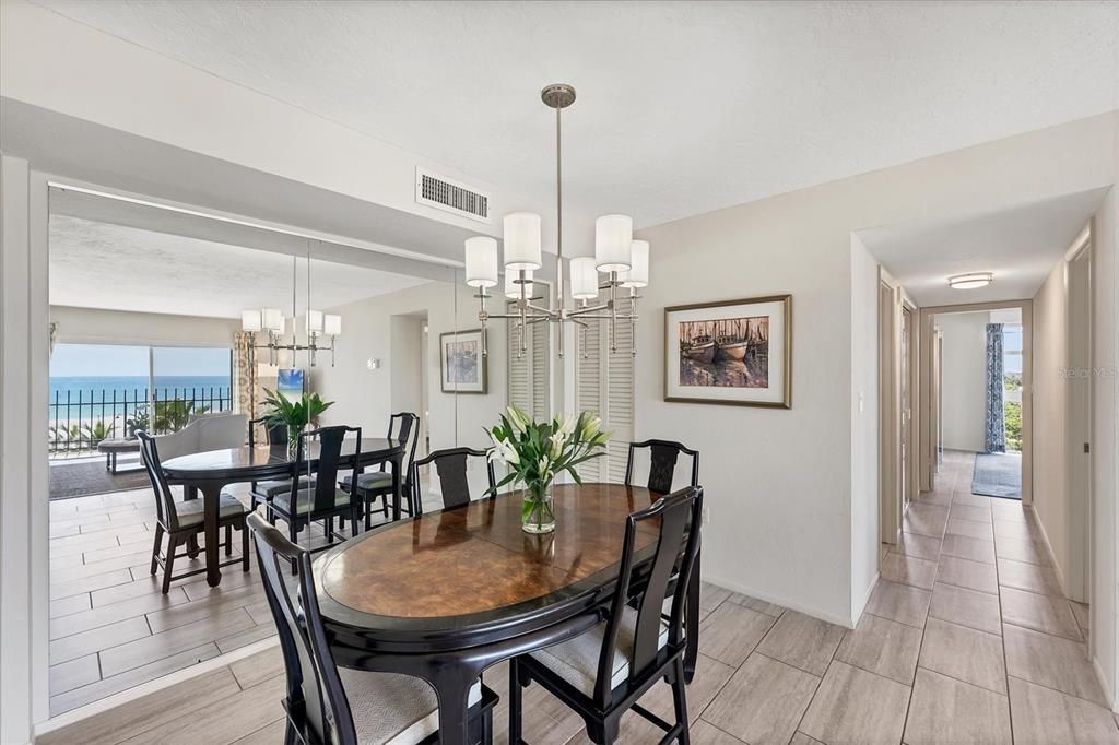 На продажу: $1,090,000 (2 спален, 2 ванн, 1275 Квадратных фут)