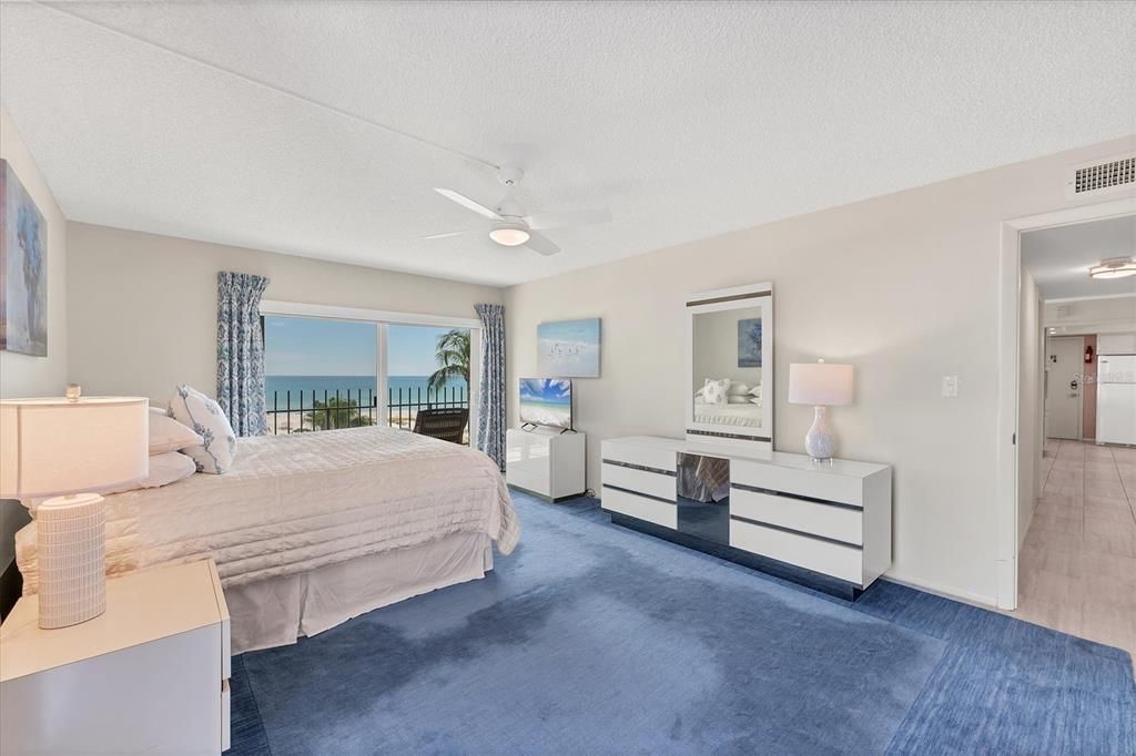 На продажу: $1,090,000 (2 спален, 2 ванн, 1275 Квадратных фут)