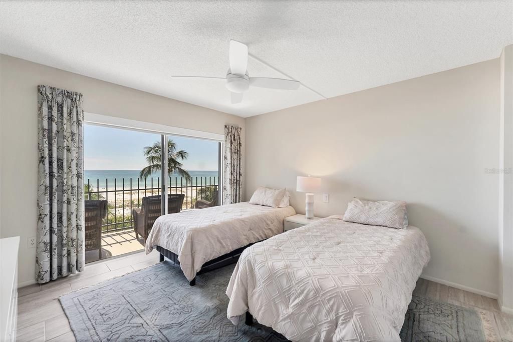 На продажу: $1,090,000 (2 спален, 2 ванн, 1275 Квадратных фут)