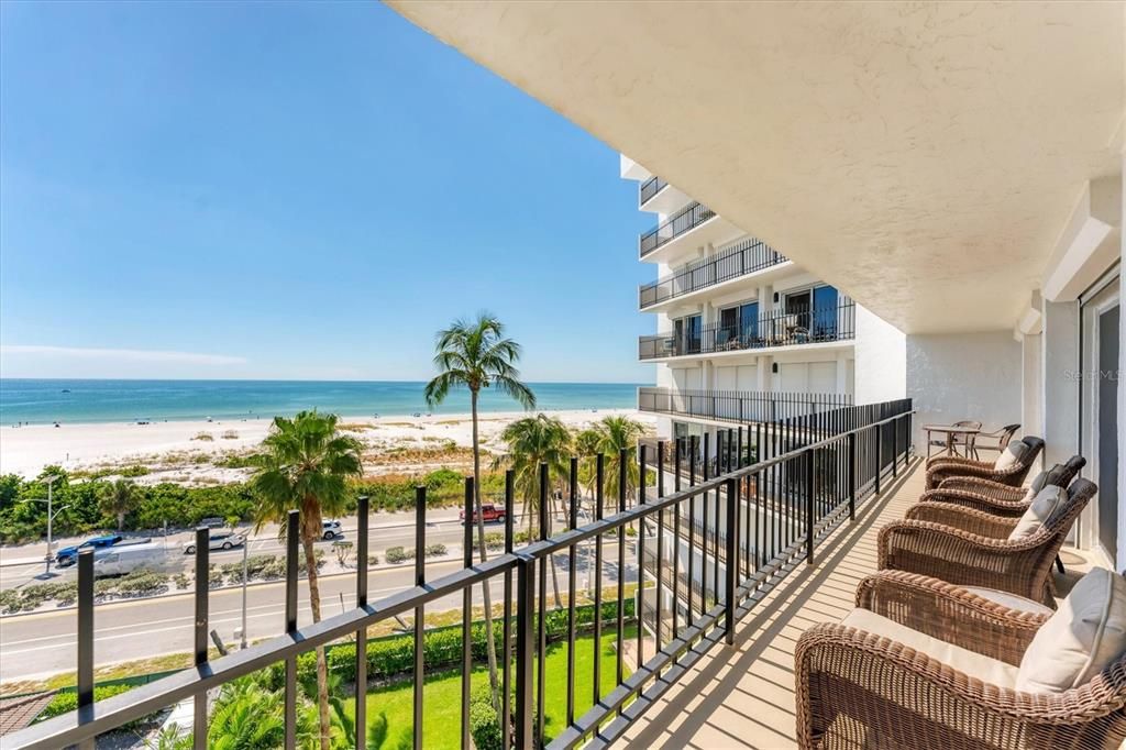 На продажу: $1,090,000 (2 спален, 2 ванн, 1275 Квадратных фут)