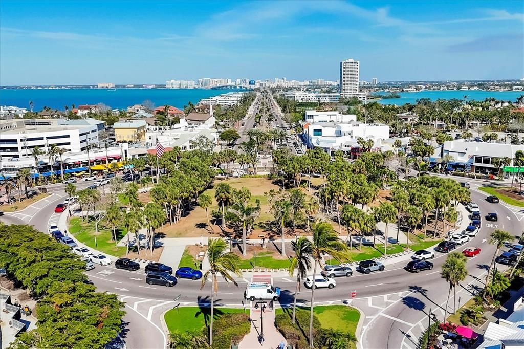 На продажу: $1,090,000 (2 спален, 2 ванн, 1275 Квадратных фут)