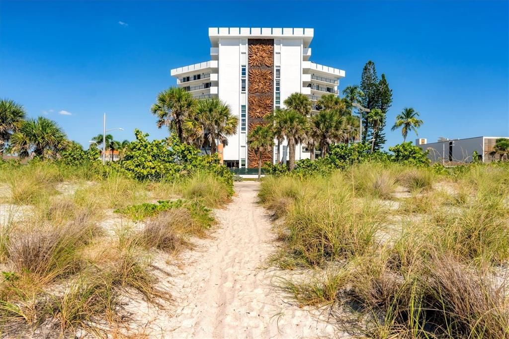 На продажу: $1,090,000 (2 спален, 2 ванн, 1275 Квадратных фут)