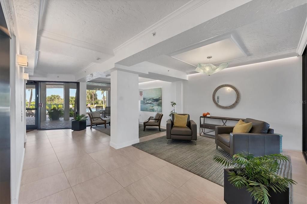 На продажу: $1,090,000 (2 спален, 2 ванн, 1275 Квадратных фут)