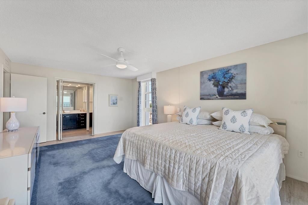 На продажу: $1,090,000 (2 спален, 2 ванн, 1275 Квадратных фут)