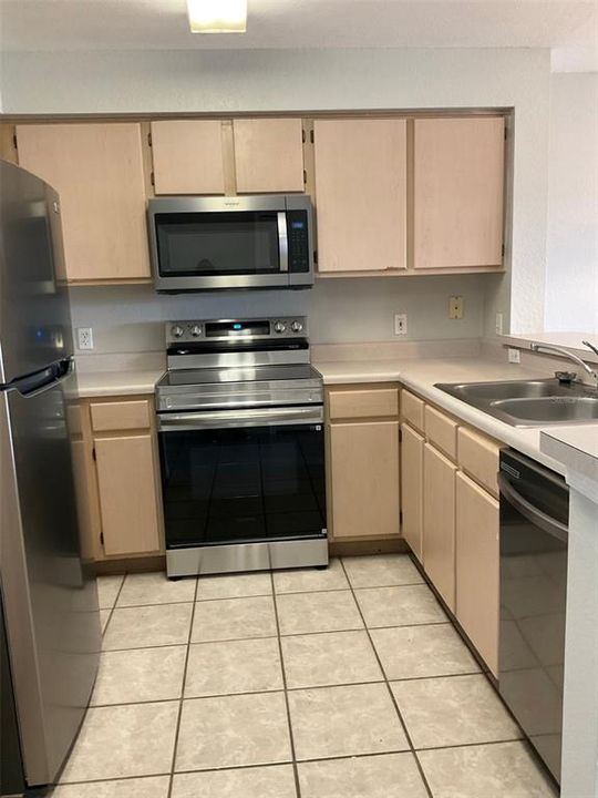 合同活跃: $1,599 (2 贝兹, 2 浴室, 1020 平方英尺)