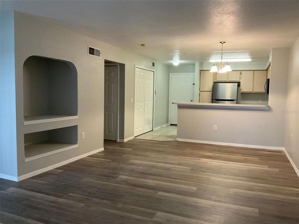 合同活跃: $1,599 (2 贝兹, 2 浴室, 1020 平方英尺)