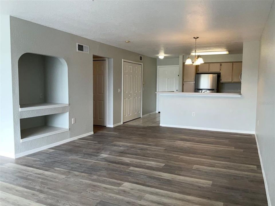 合同活跃: $1,599 (2 贝兹, 2 浴室, 1020 平方英尺)