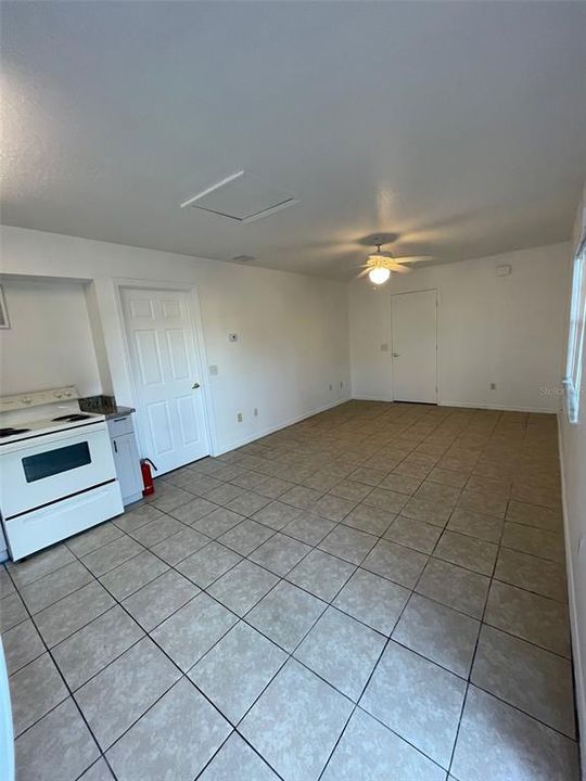 Под контрактом: $1,150 (1 спален, 1 ванн, 1000 Квадратных фут)