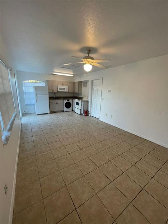 Под контрактом: $1,150 (1 спален, 1 ванн, 1000 Квадратных фут)