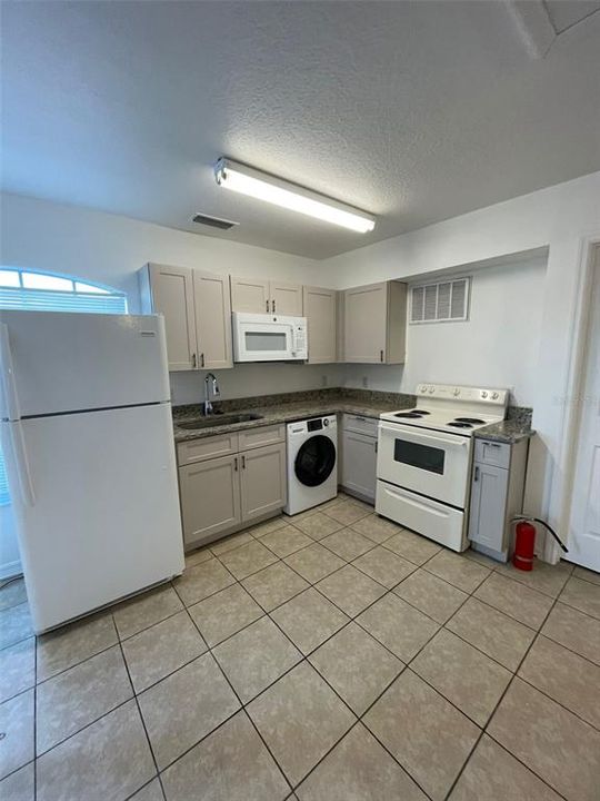 Под контрактом: $1,150 (1 спален, 1 ванн, 1000 Квадратных фут)