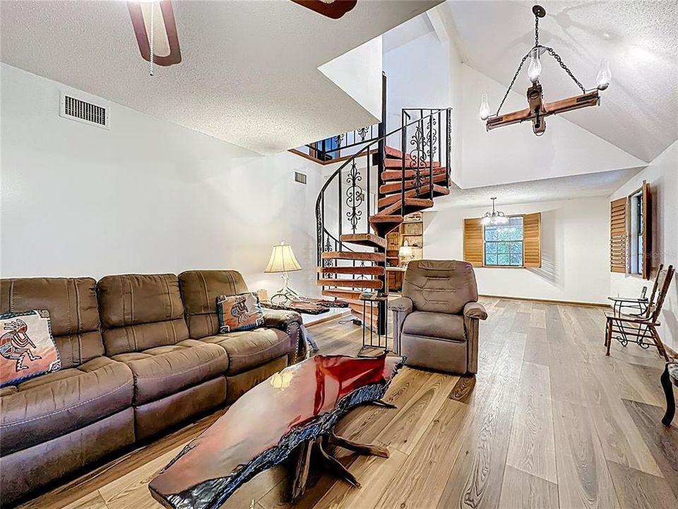 En Venta: $514,500 (3 camas, 2 baños, 1600 Pies cuadrados)