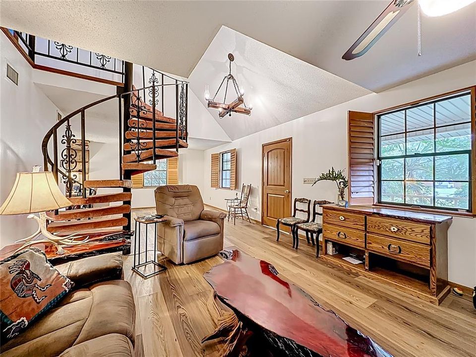 En Venta: $514,500 (3 camas, 2 baños, 1600 Pies cuadrados)