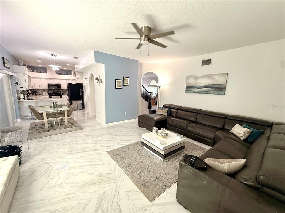 На продажу: $659,000 (3 спален, 2 ванн, 2423 Квадратных фут)