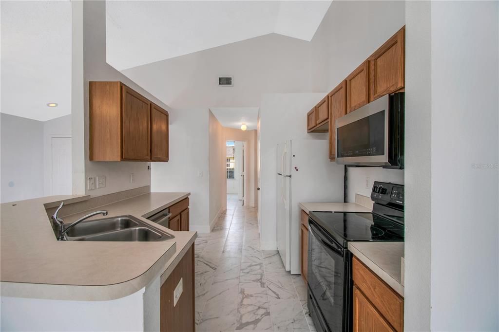 For Rent: $2,200 (4 beds, 3 baths, 1562 Square Feet)