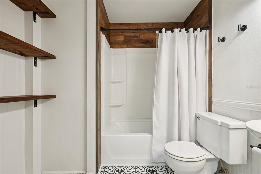 Под контрактом: $250,000 (3 спален, 1 ванн, 988 Квадратных фут)