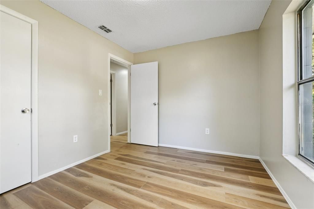 Под контрактом: $250,000 (3 спален, 1 ванн, 988 Квадратных фут)