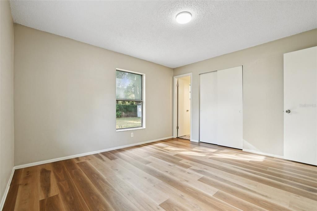 Под контрактом: $250,000 (3 спален, 1 ванн, 988 Квадратных фут)